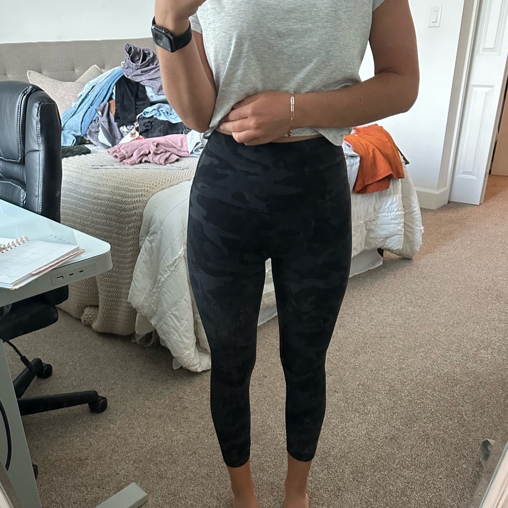 Lululemon black camo leggings cropped align material